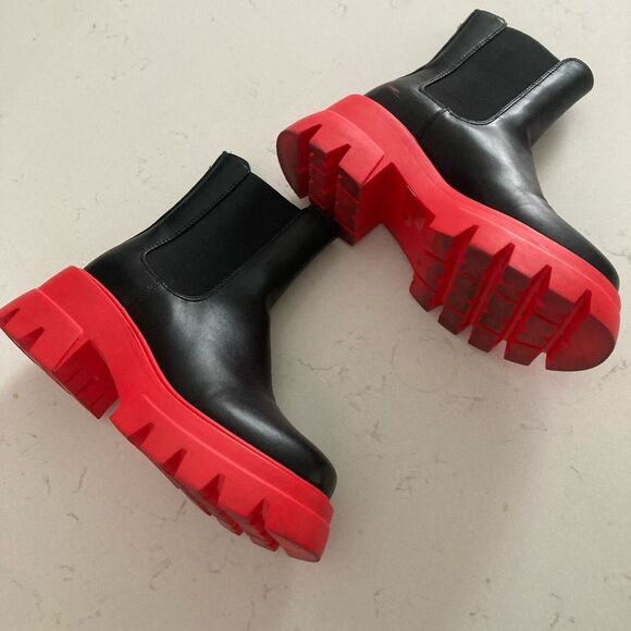 AZALEA WANG LINDIE Chelsea Faux Leather Black Red Lug Sole Boots Size 6 - Picture 5 of 7